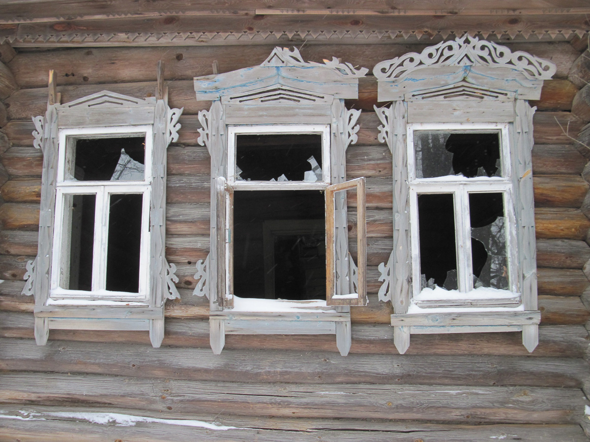 Фотограф Игорь Федоров недавно побывал в заброшенной деревне Сувориха Ковровского района. Снимками из этого необычного места он поделился с нами.