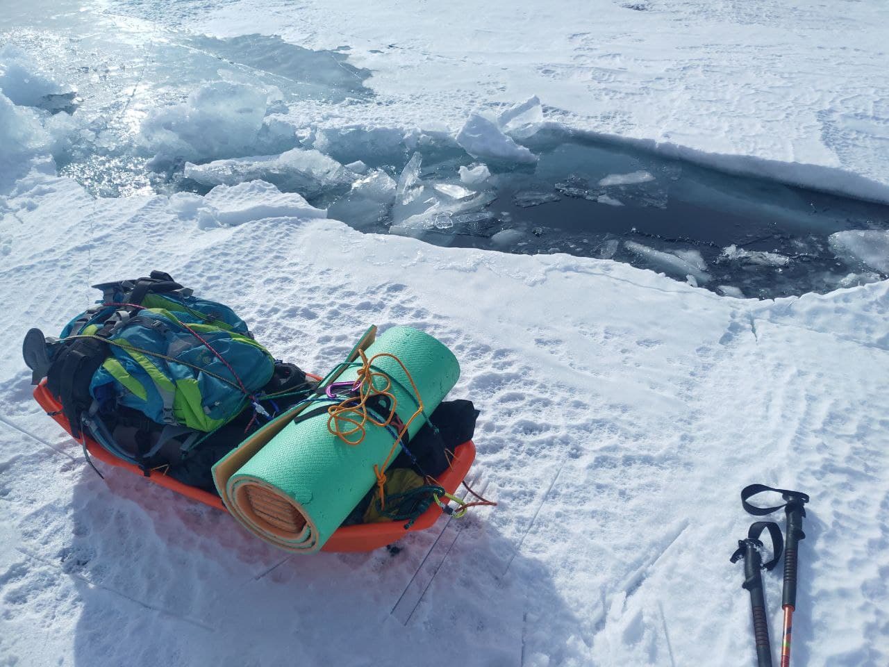 Смастерить коньки и исполнить давнюю мечту. Виталий Кепин рассказывает истории о сложном Байкале, по которому проехал 250 километров.