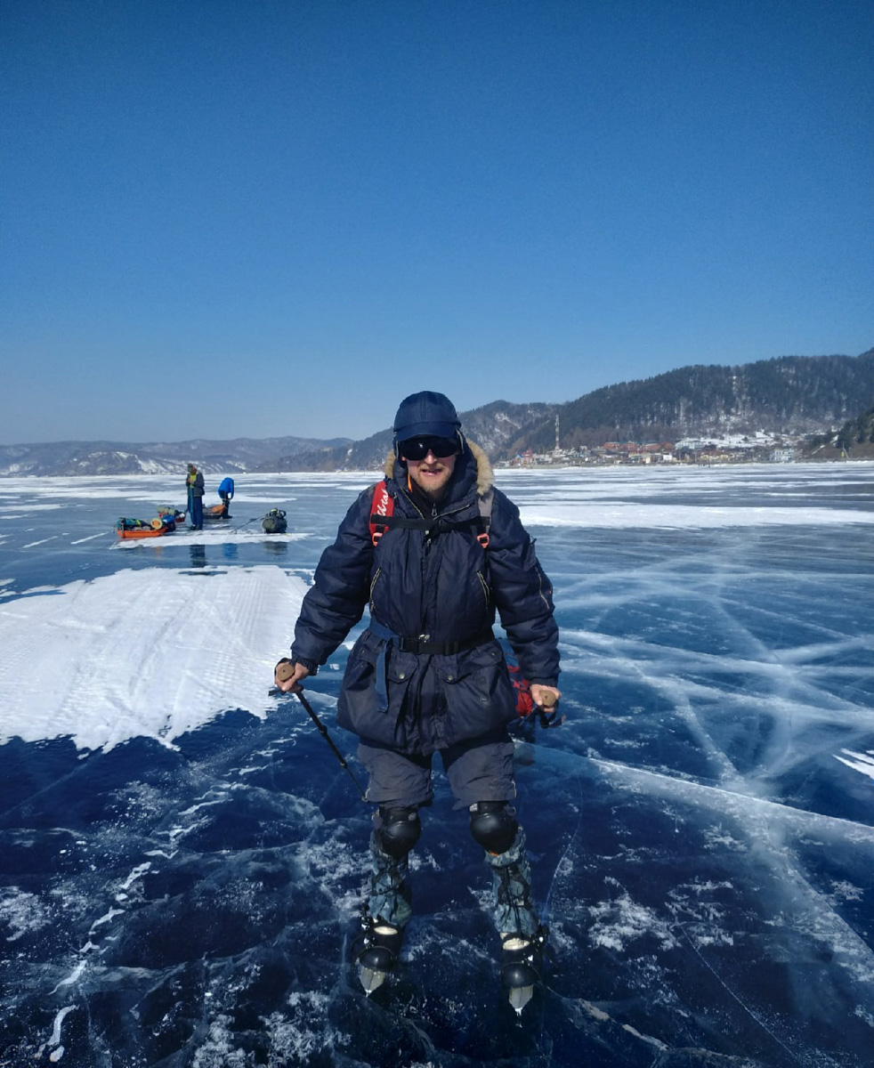 Смастерить коньки и исполнить давнюю мечту. Виталий Кепин рассказывает истории о сложном Байкале, по которому проехал 250 километров.