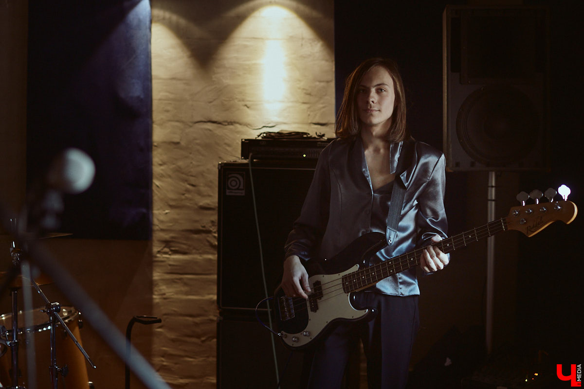 Знакомимся с молодыми владимирскими музыкантами, которые создают школьный поп-панк и называют себя «шляпой».