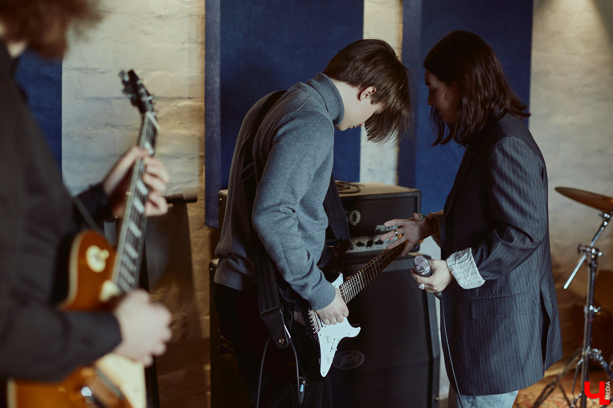 Знакомимся с молодыми владимирскими музыкантами, которые создают школьный поп-панк и называют себя «шляпой».