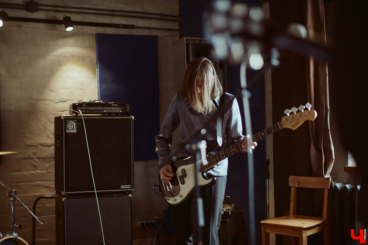 Знакомимся с молодыми владимирскими музыкантами, которые создают школьный поп-панк и называют себя «шляпой».