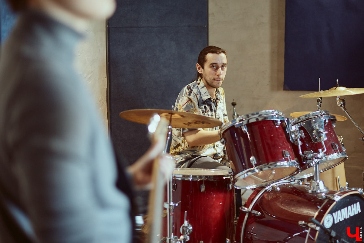 Знакомимся с молодыми владимирскими музыкантами, которые создают школьный поп-панк и называют себя «шляпой».