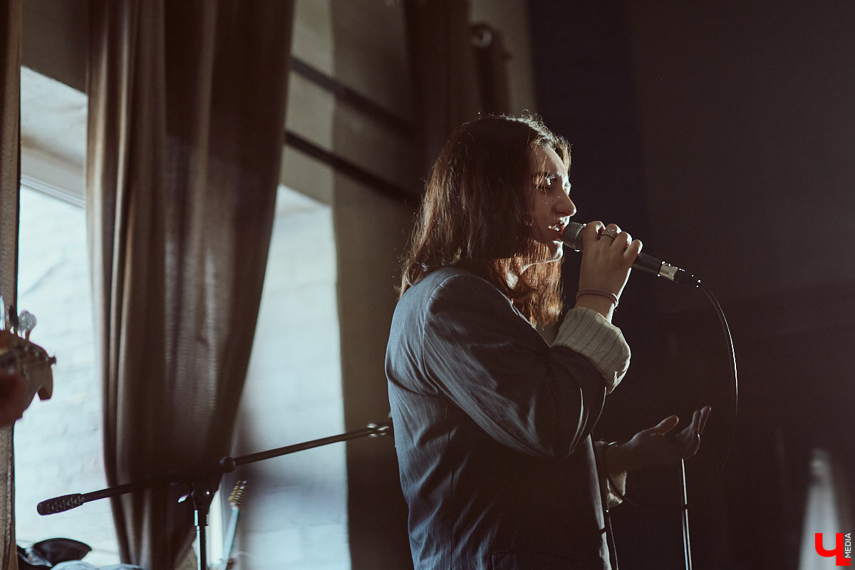 Знакомимся с молодыми владимирскими музыкантами, которые создают школьный поп-панк и называют себя «шляпой».