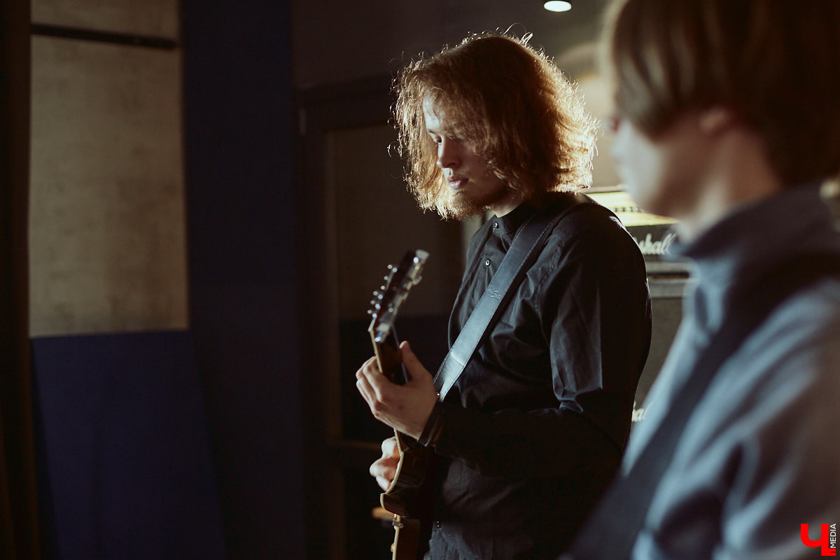 Знакомимся с молодыми владимирскими музыкантами, которые создают школьный поп-панк и называют себя «шляпой».