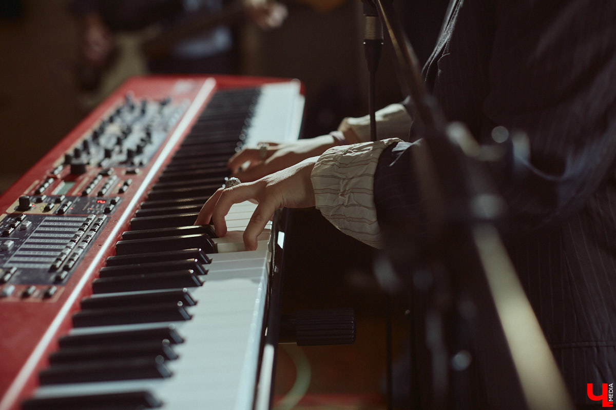 Знакомимся с молодыми владимирскими музыкантами, которые создают школьный поп-панк и называют себя «шляпой».