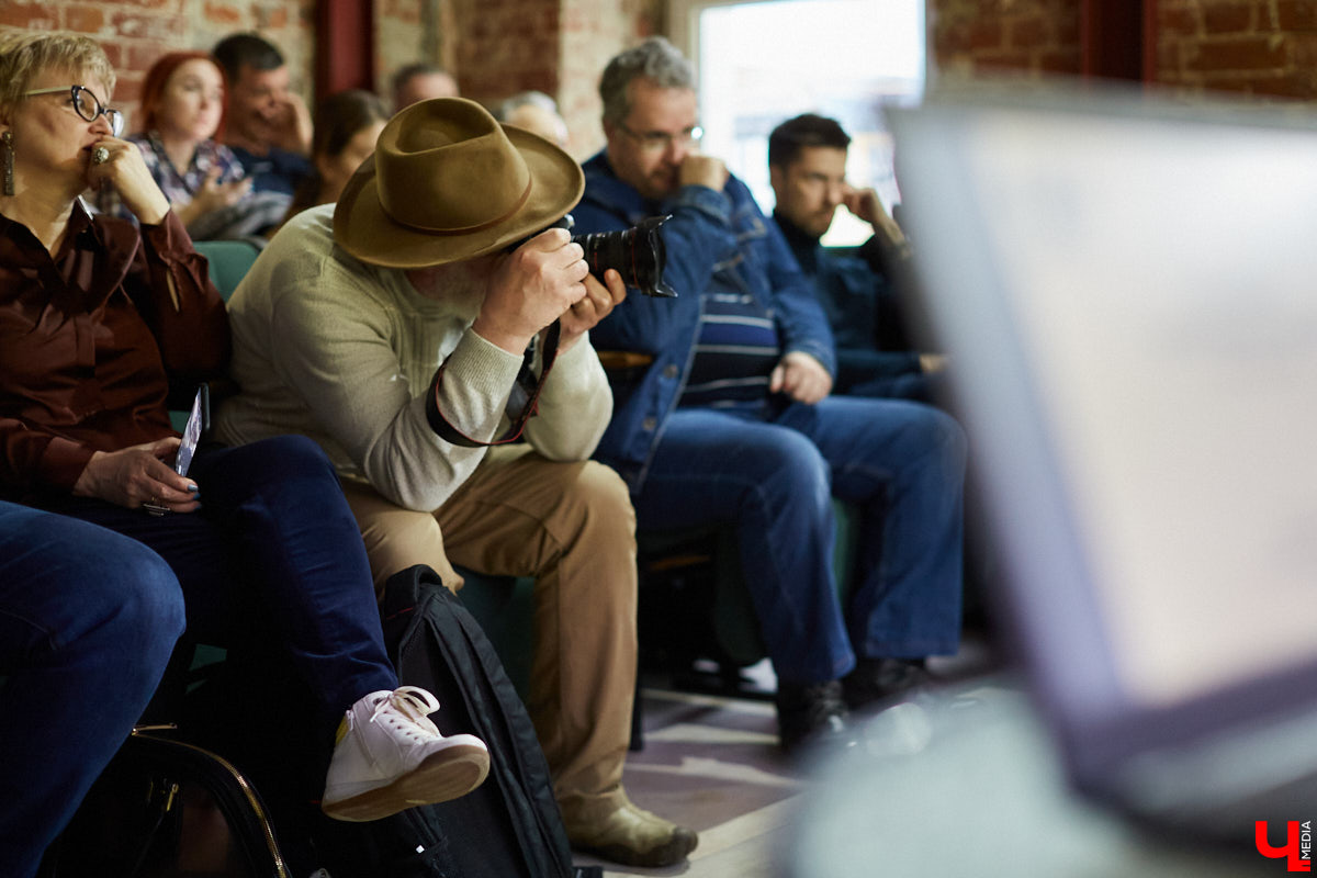 Во Владимире прошла встреча с Натальей Ударцевой. Эксперт рассказала о тенденциях современной фотографии и возможности побороться за победу на Всероссийском конкурсе «Молодые фотографы России».