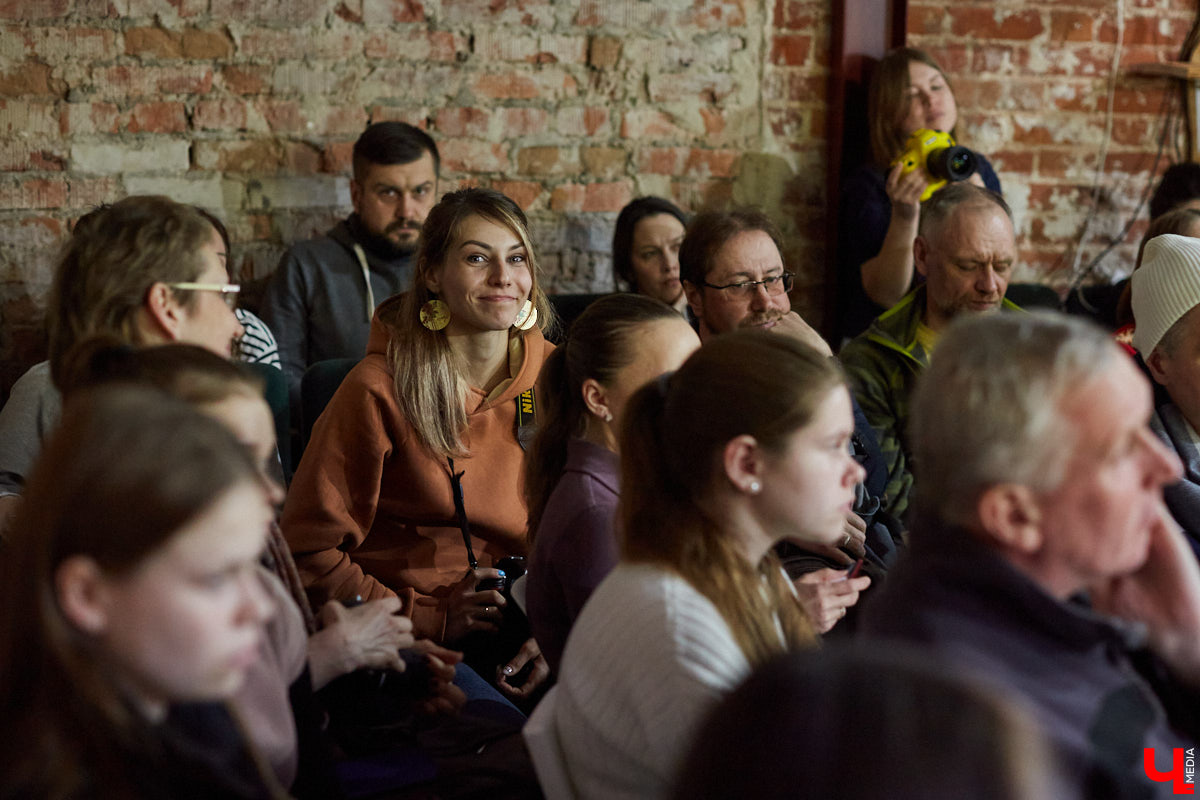 Во Владимире прошла встреча с Натальей Ударцевой. Эксперт рассказала о тенденциях современной фотографии и возможности побороться за победу на Всероссийском конкурсе «Молодые фотографы России».