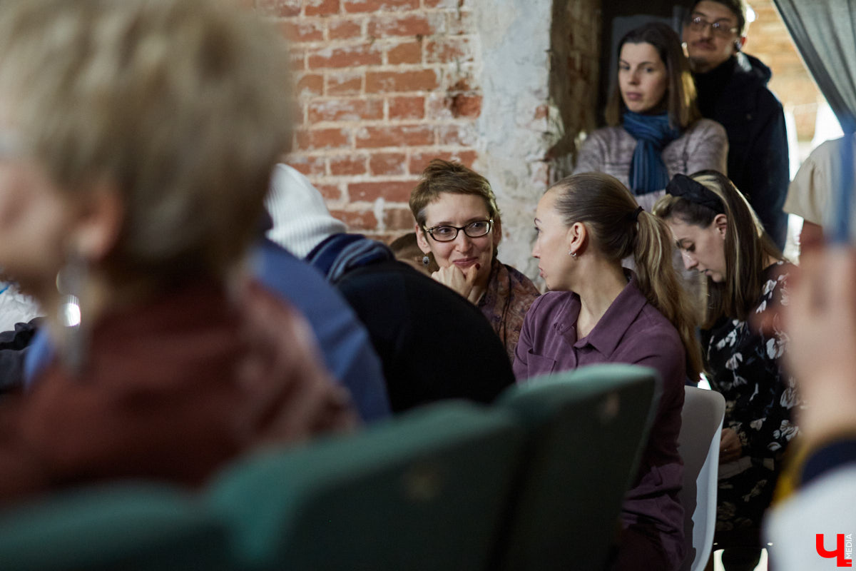 Во Владимире прошла встреча с Натальей Ударцевой. Эксперт рассказала о тенденциях современной фотографии и возможности побороться за победу на Всероссийском конкурсе «Молодые фотографы России».