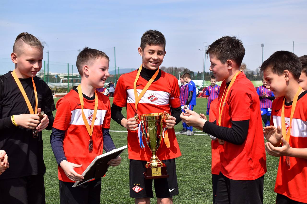 Молодежка владимирского «Спартака» впервые оказалась на серьезных соревнованиях и выступила достойно. Рассказываем, как это было.