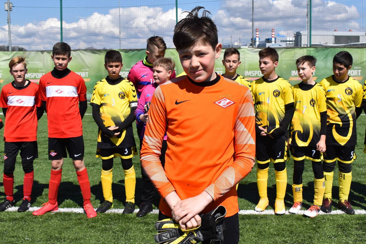 Молодежка владимирского «Спартака» впервые оказалась на серьезных соревнованиях и выступила достойно. Рассказываем, как это было.
