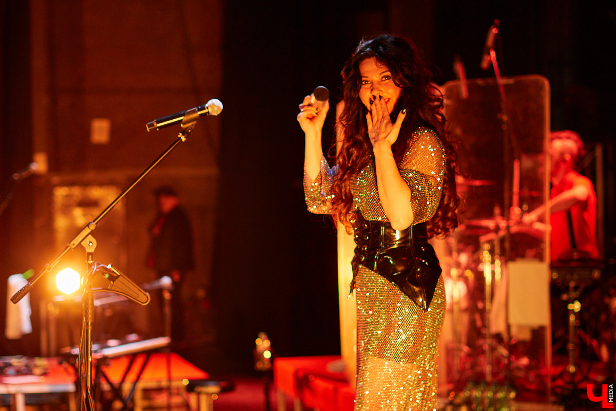 После странной истории с прошлым концертом во Владимире The Hаtters наконец-то вернулись! Наслаждаемся джипси-роком на фотоснимках и предполагаем, появится ли хор владимирских слушателей в новом треке петербургских музыкантов.