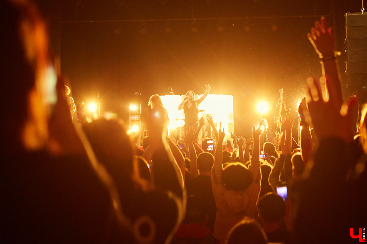 После странной истории с прошлым концертом во Владимире The Hаtters наконец-то вернулись! Наслаждаемся джипси-роком на фотоснимках и предполагаем, появится ли хор владимирских слушателей в новом треке петербургских музыкантов.