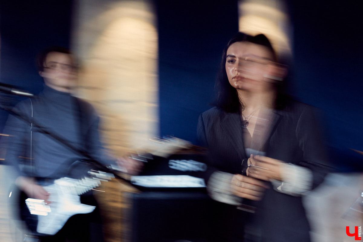 Солистка «ШЛЯПЫ» снова на телеэкранах и слушает комплименты от Басты. Общаемся с Кирой Гоголадзе и узнаем, чем продолжился проект «Голос. Дети» для владимирской вокалистки.