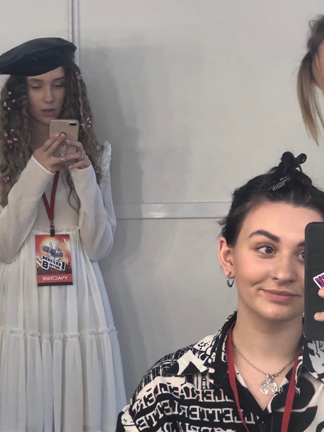 Солистка «ШЛЯПЫ» снова на телеэкранах и слушает комплименты от Басты. Общаемся с Кирой Гоголадзе и узнаем, чем продолжился проект «Голос. Дети» для владимирской вокалистки.