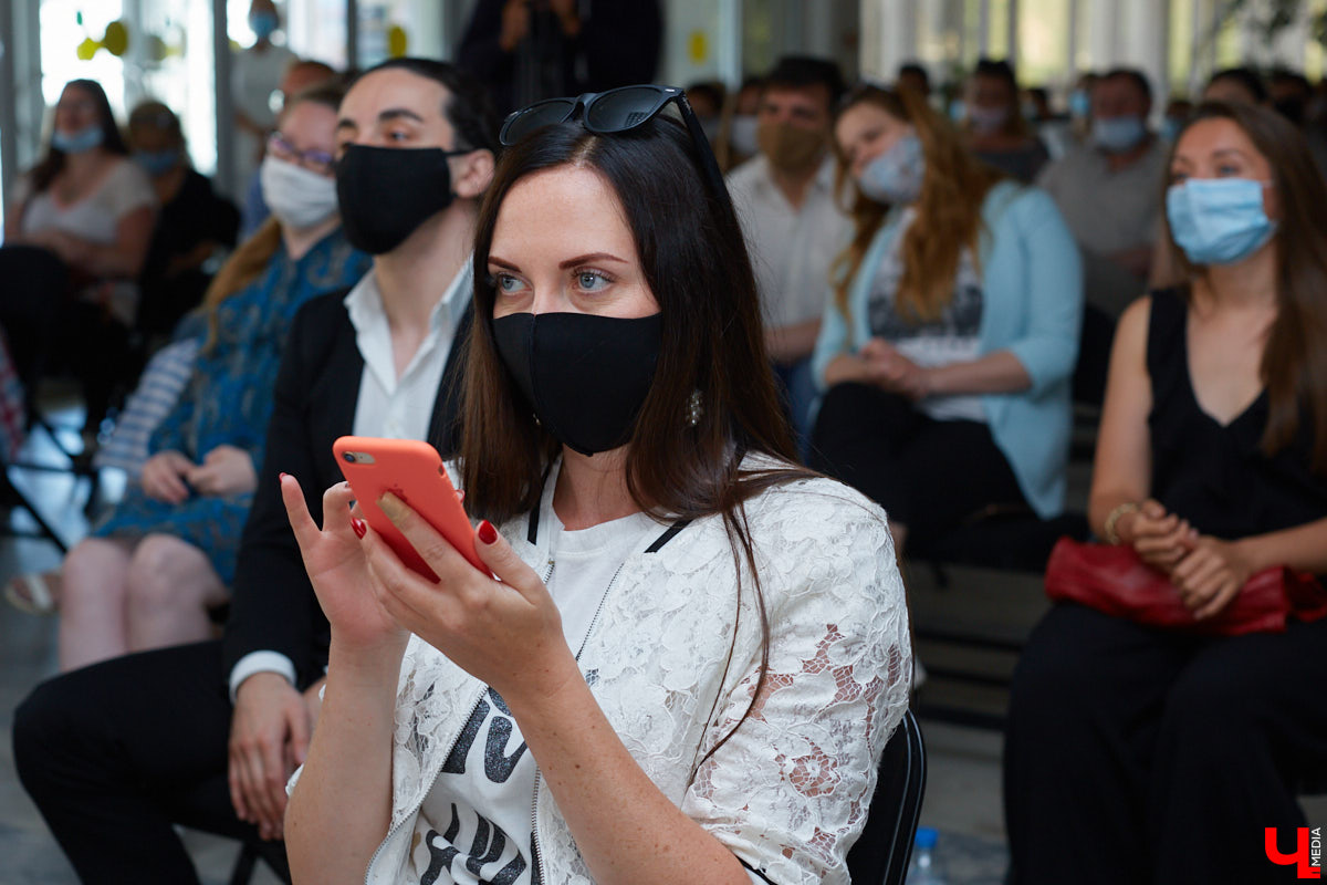 Владимирский драмтеатр врывается в онлайн крупным международным фестивалем «Театр. Территория единения» и восстанавливается физически.