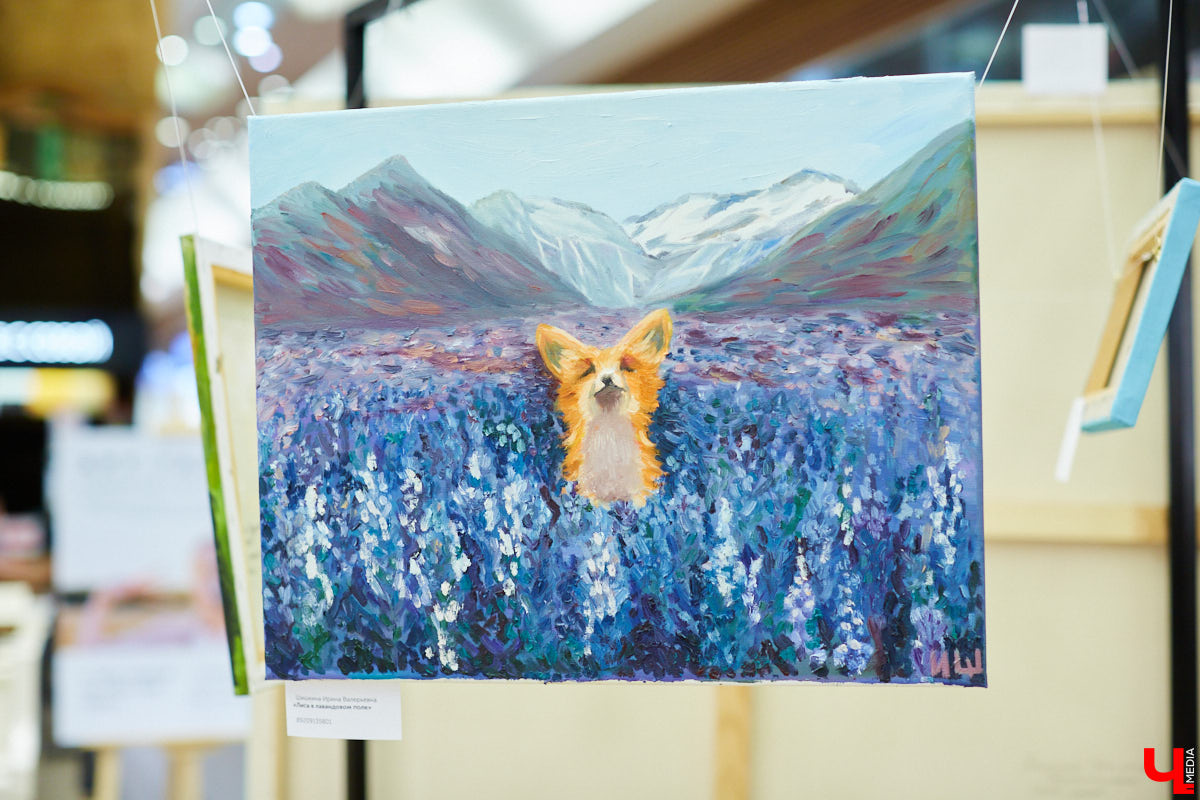 Как привычное и популярное место становится модным арт-пространством: в одном из самых крупных торговых комплексов Владимира открылась дебютная выставка местных художников.