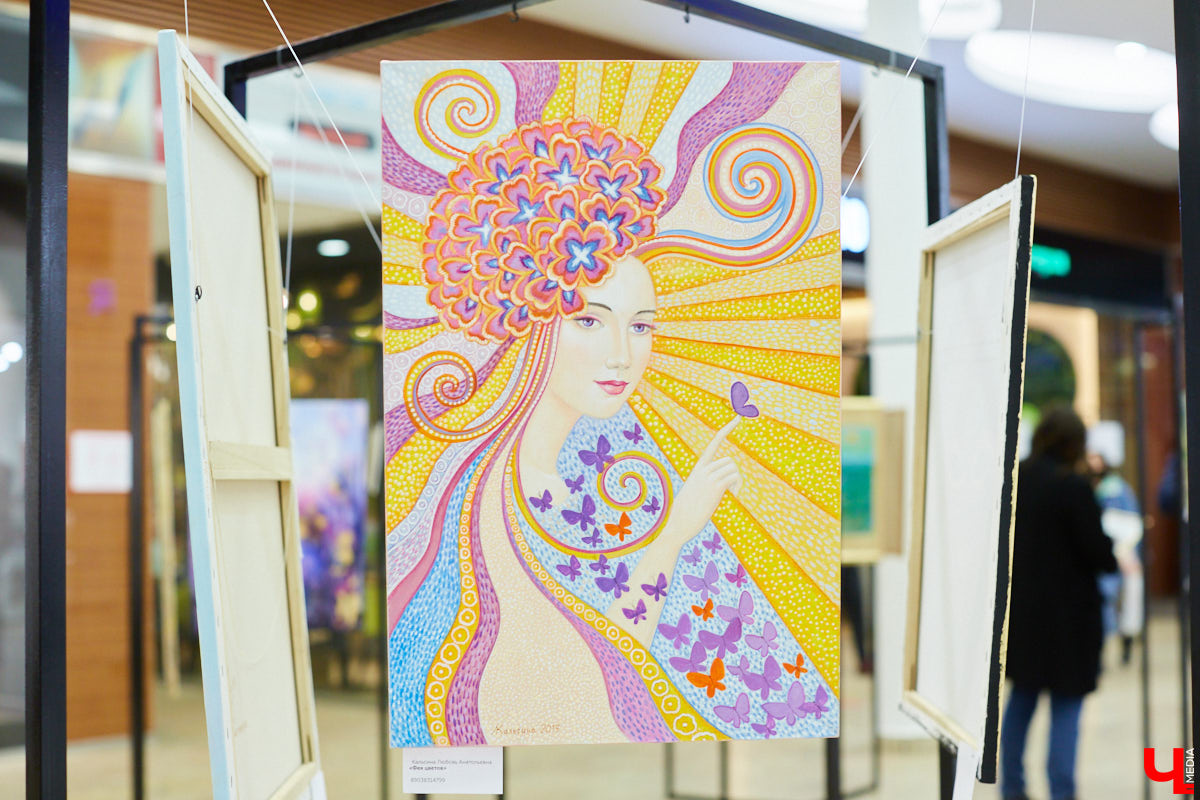Как привычное и популярное место становится модным арт-пространством: в одном из самых крупных торговых комплексов Владимира открылась дебютная выставка местных художников.