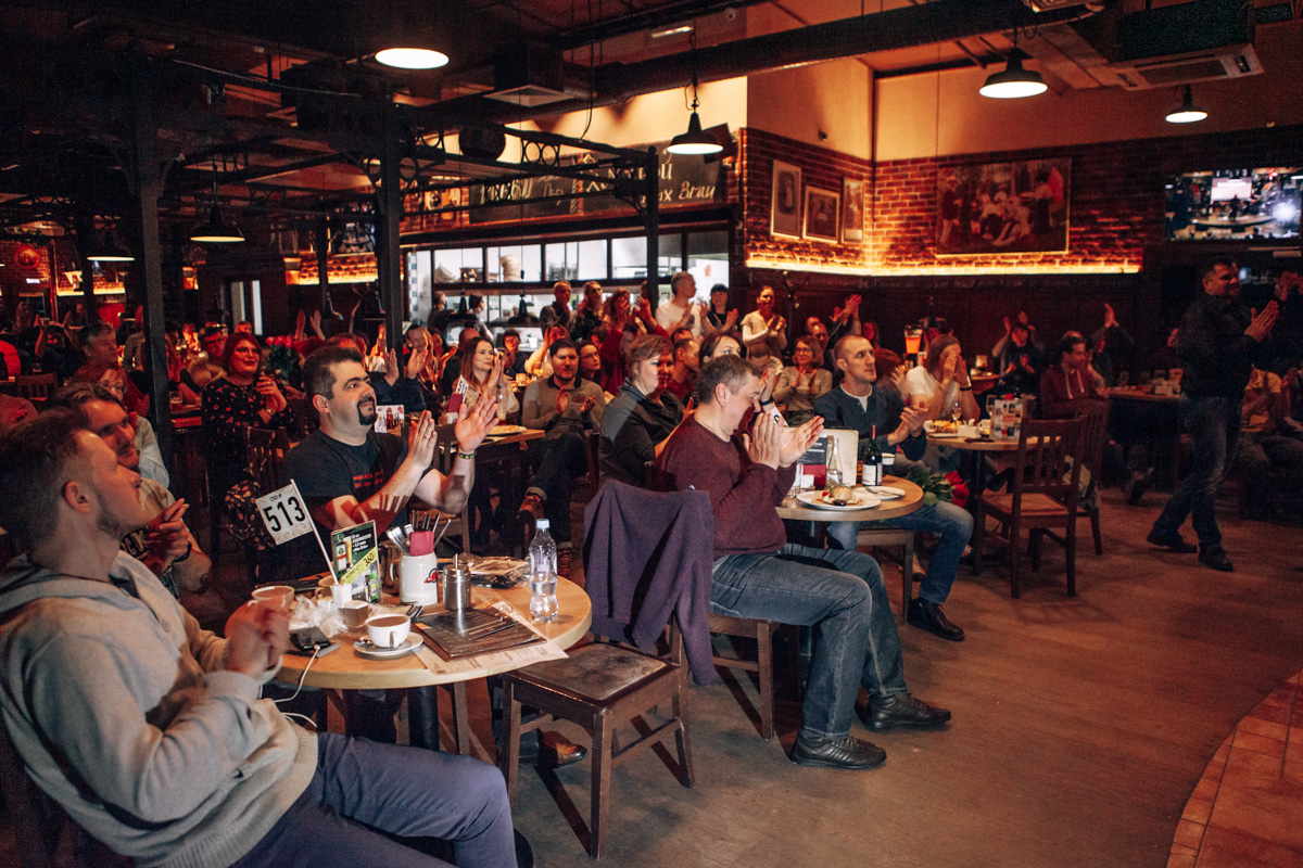 Жизнь потихоньку возвращается на круги своя: отмененные ранее из-за пандемии концерты проходят один за другим. Вот дошла очередь и до группы «Калинов мост».