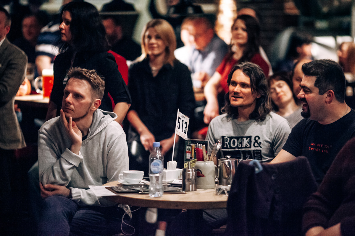 Жизнь потихоньку возвращается на круги своя: отмененные ранее из-за пандемии концерты проходят один за другим. Вот дошла очередь и до группы «Калинов мост».