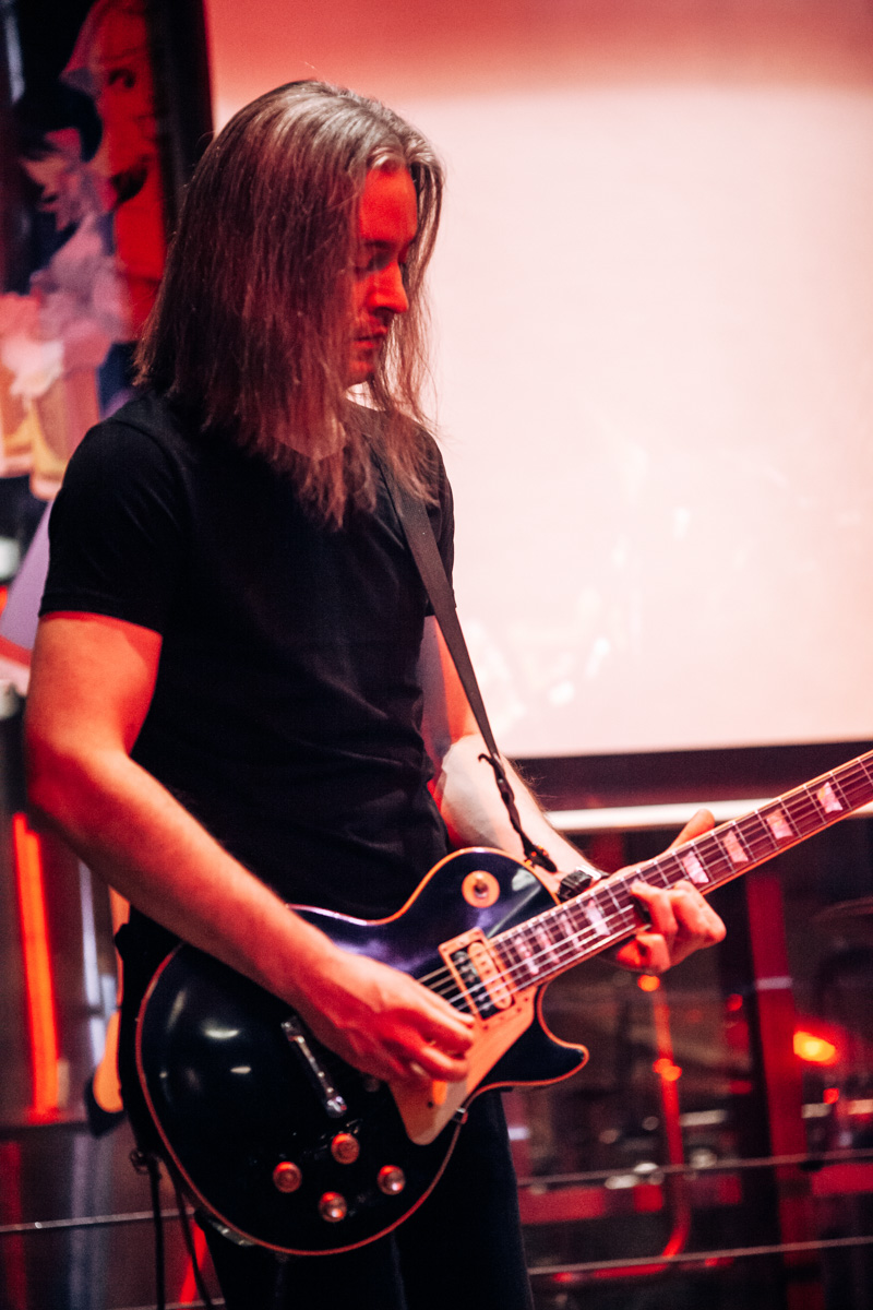 Жизнь потихоньку возвращается на круги своя: отмененные ранее из-за пандемии концерты проходят один за другим. Вот дошла очередь и до группы «Калинов мост».