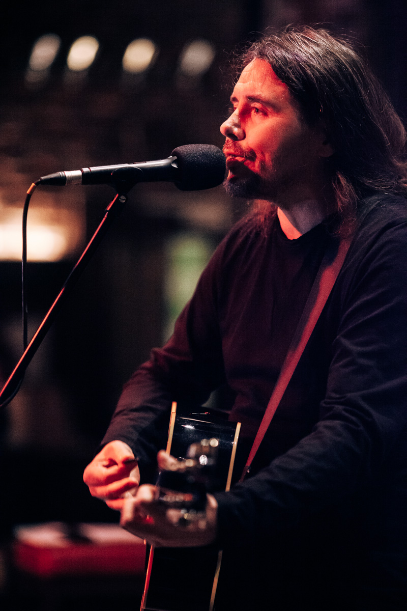 Жизнь потихоньку возвращается на круги своя: отмененные ранее из-за пандемии концерты проходят один за другим. Вот дошла очередь и до группы «Калинов мост».