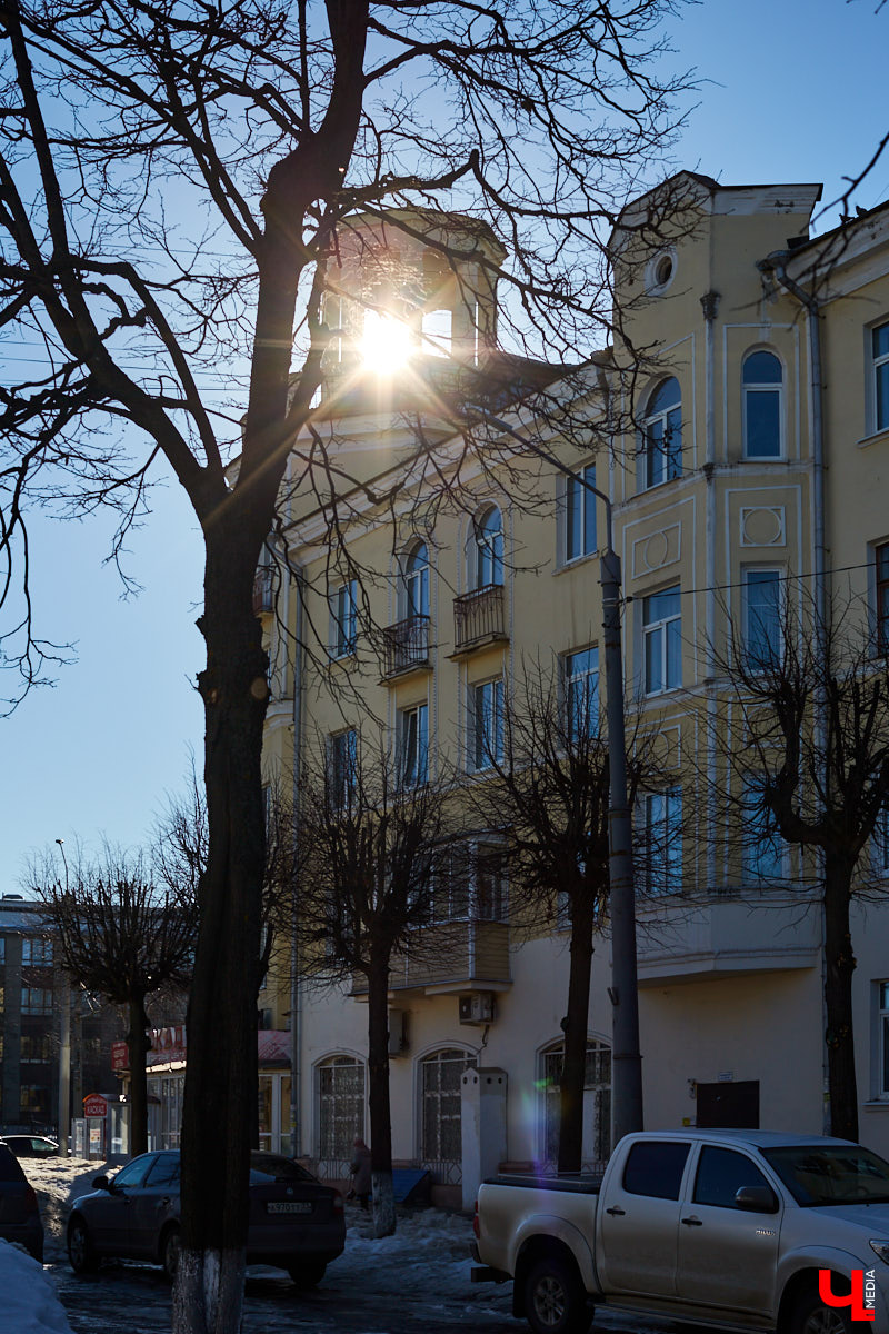 Вдохновились лекцией члена Союза архитекторов России Людмилы Басмановой и сделали подборку владимирских зданий в стиле советского классицизма.