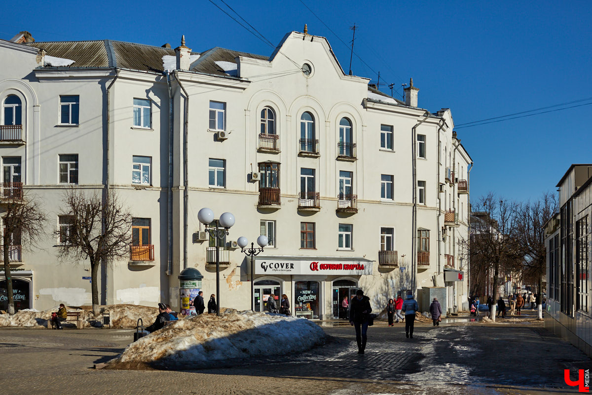 Вдохновились лекцией члена Союза архитекторов России Людмилы Басмановой и сделали подборку владимирских зданий в стиле советского классицизма.