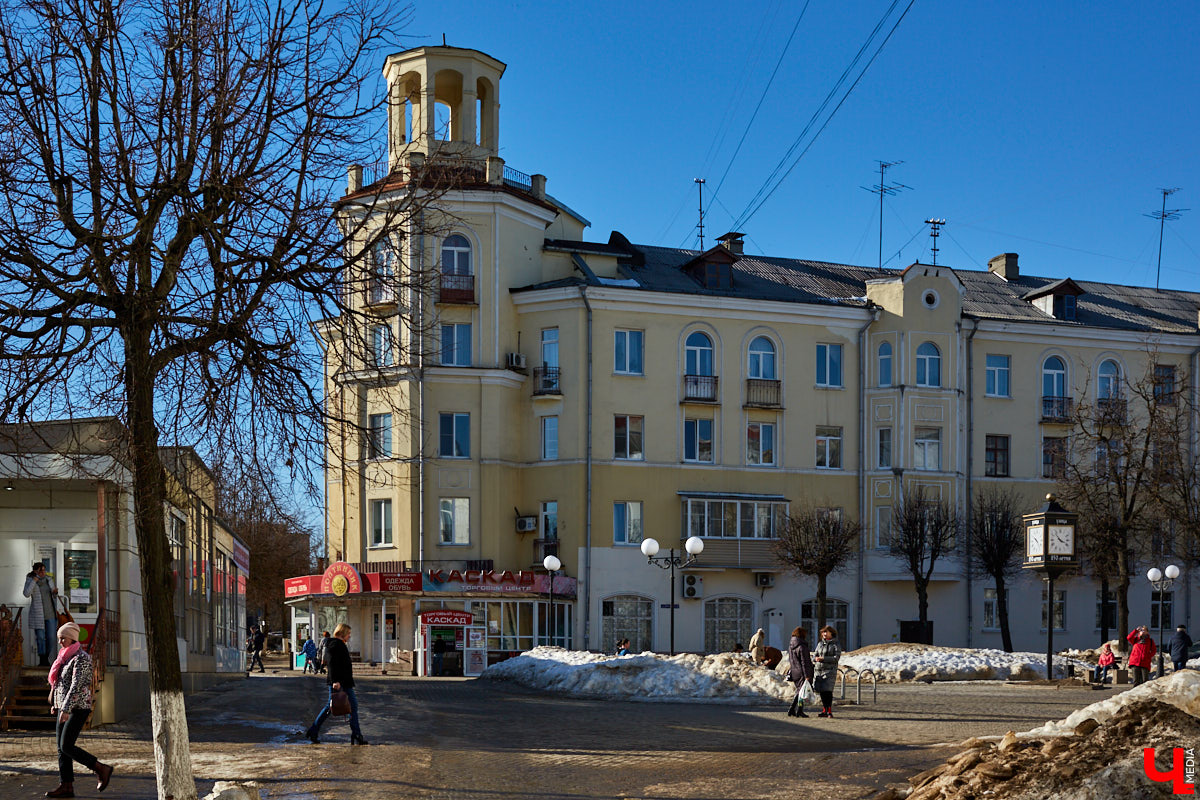 Вдохновились лекцией члена Союза архитекторов России Людмилы Басмановой и сделали подборку владимирских зданий в стиле советского классицизма.