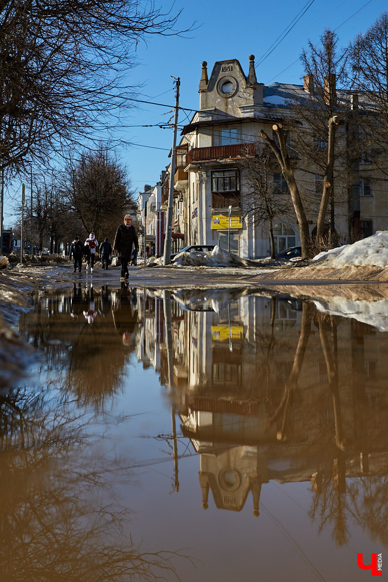 Вдохновились лекцией члена Союза архитекторов России Людмилы Басмановой и сделали подборку владимирских зданий в стиле советского классицизма.
