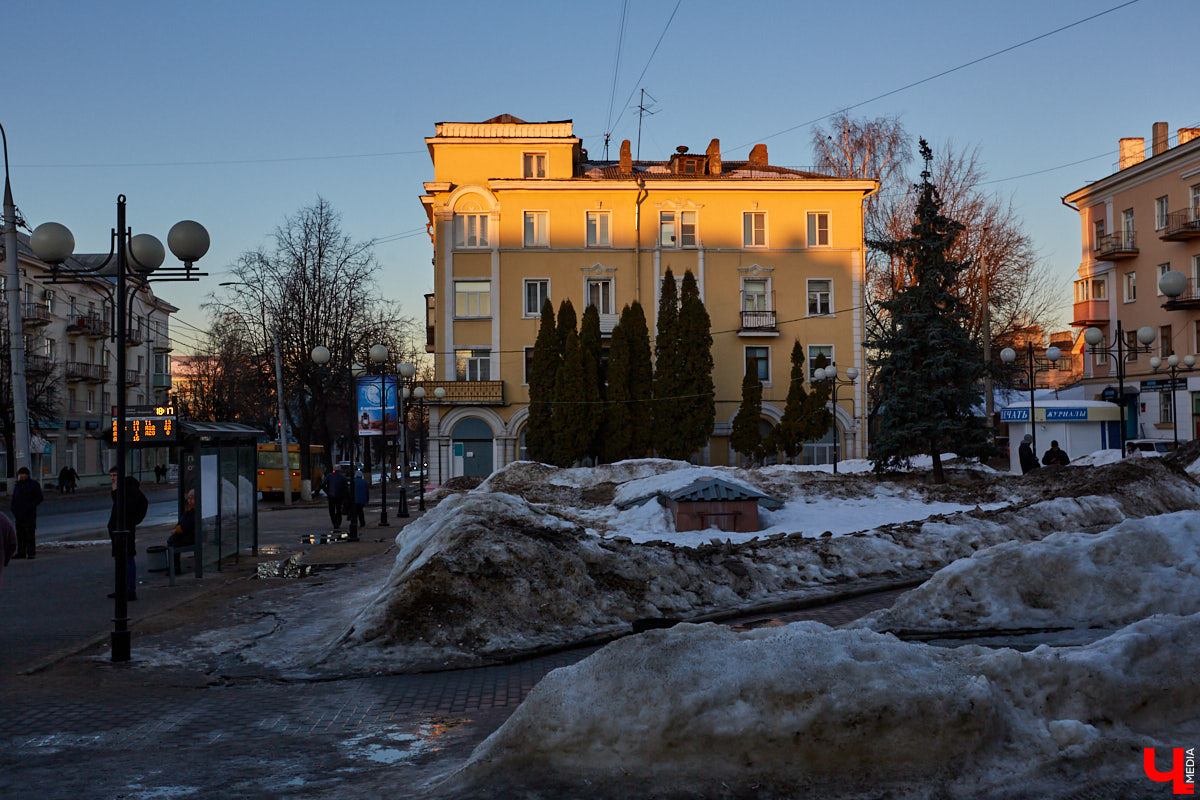 Вдохновились лекцией члена Союза архитекторов России Людмилы Басмановой и сделали подборку владимирских зданий в стиле советского классицизма.