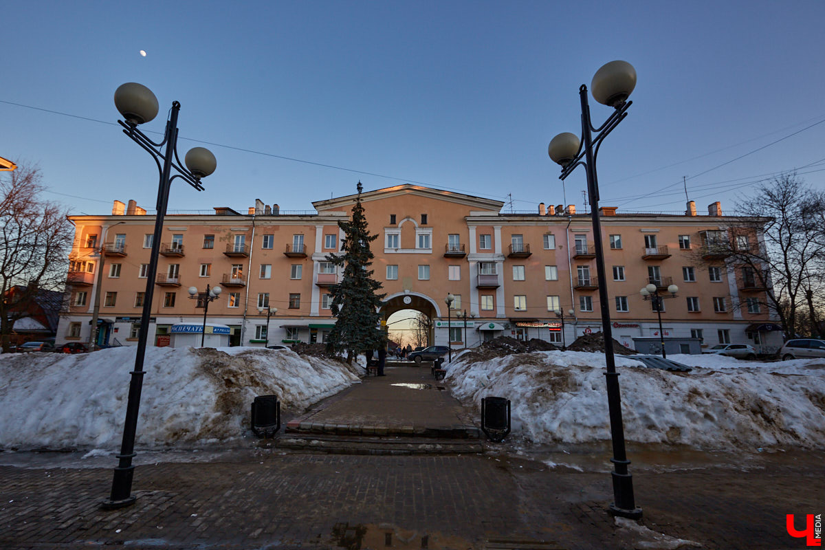 Вдохновились лекцией члена Союза архитекторов России Людмилы Басмановой и сделали подборку владимирских зданий в стиле советского классицизма.