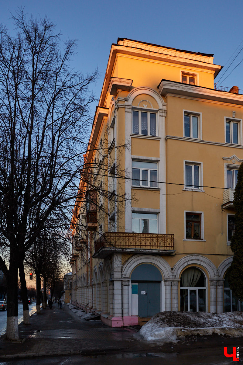 Вдохновились лекцией члена Союза архитекторов России Людмилы Басмановой и сделали подборку владимирских зданий в стиле советского классицизма.