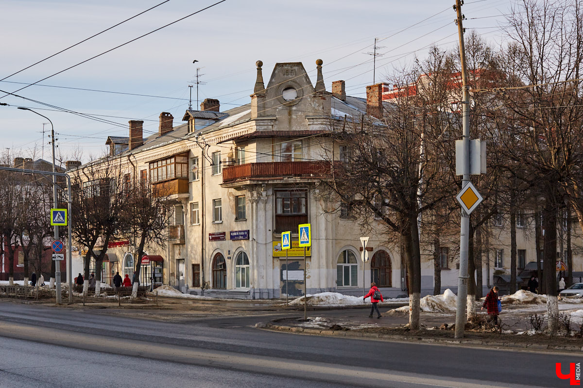 Вдохновились лекцией члена Союза архитекторов России Людмилы Басмановой и сделали подборку владимирских зданий в стиле советского классицизма.