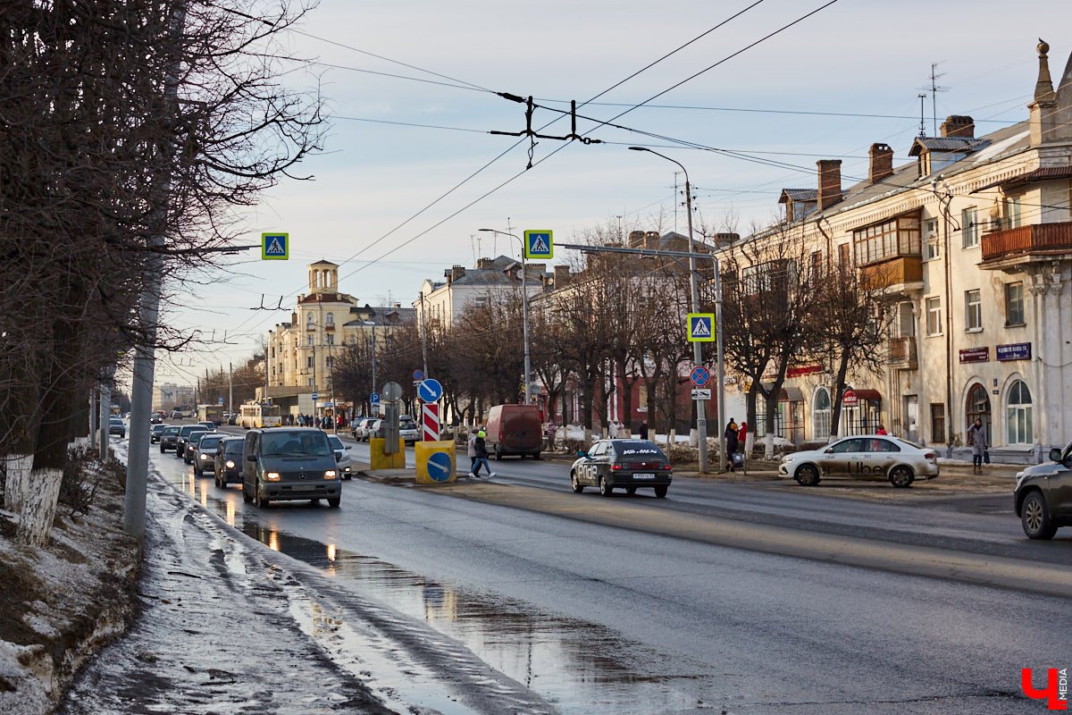 Вдохновились лекцией члена Союза архитекторов России Людмилы Басмановой и сделали подборку владимирских зданий в стиле советского классицизма.