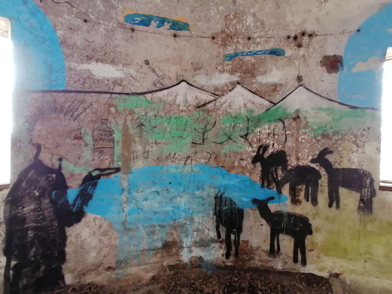 Во Владимире открылась андеграунд-мастерская «ARS Склад» арт-сообщества beznazvaniia. Художники провели встречу с уральскими резидентами по случаю их выставки на заброшенной водокачке за Химзаводом.