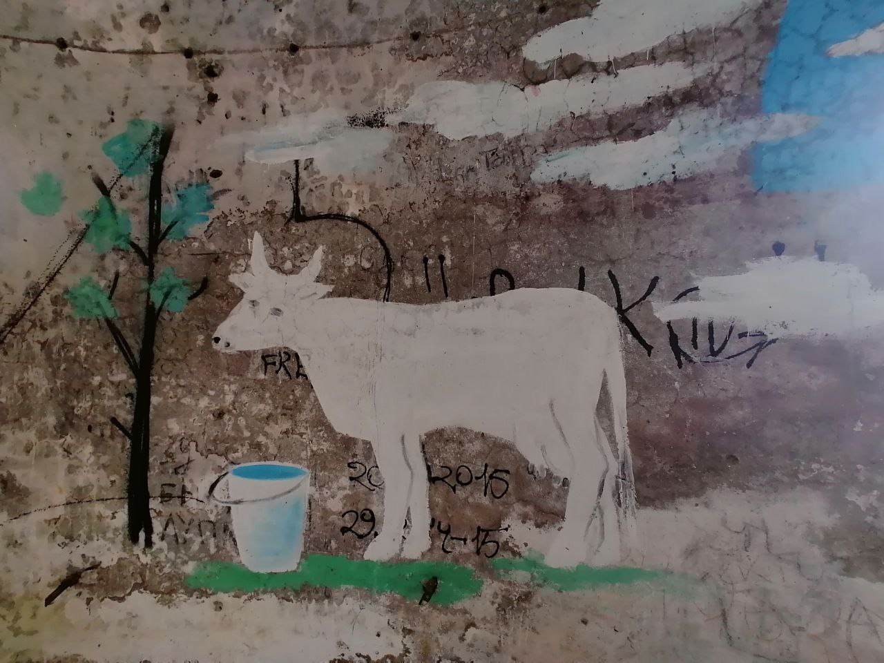 Во Владимире открылась андеграунд-мастерская «ARS Склад» арт-сообщества beznazvaniia. Художники провели встречу с уральскими резидентами по случаю их выставки на заброшенной водокачке за Химзаводом.