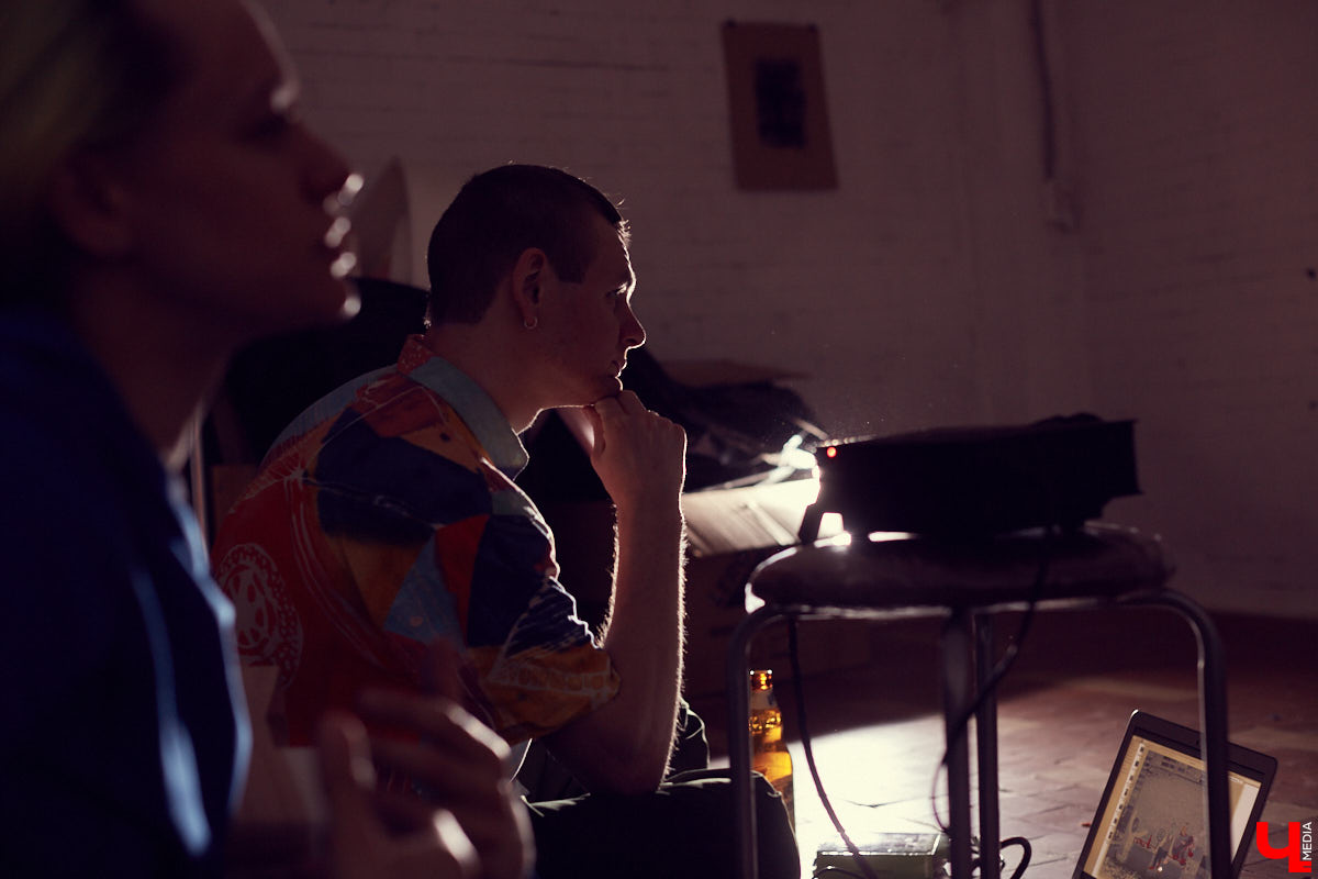 Во Владимире открылась андеграунд-мастерская «ARS Склад» арт-сообщества beznazvaniia. Художники провели встречу с уральскими резидентами по случаю их выставки на заброшенной водокачке за Химзаводом.