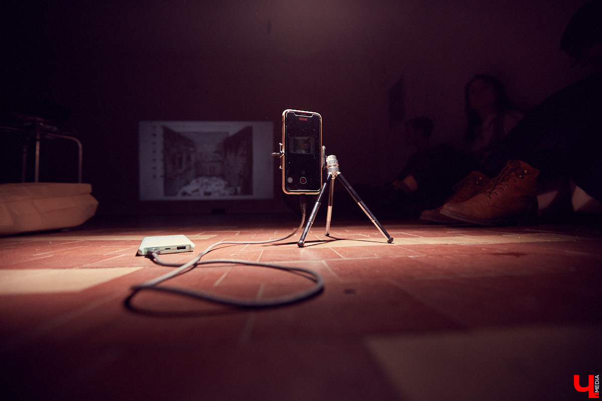 Во Владимире открылась андеграунд-мастерская «ARS Склад» арт-сообщества beznazvaniia. Художники провели встречу с уральскими резидентами по случаю их выставки на заброшенной водокачке за Химзаводом.