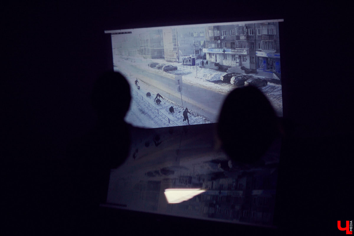 Во Владимире открылась андеграунд-мастерская «ARS Склад» арт-сообщества beznazvaniia. Художники провели встречу с уральскими резидентами по случаю их выставки на заброшенной водокачке за Химзаводом.