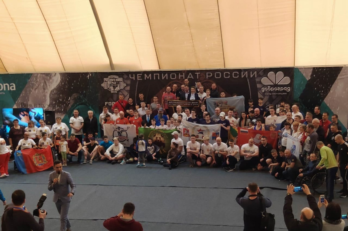 На минувших выходных в Коврове состоялся XI чемпионат России по русскому жиму, на который съехалось более 400 спортсменов со всей страны. Владимирцы проявили себя более чем достойно, кроме того, установили несколько рекордов.