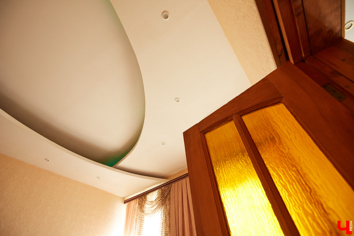 Не знали, что во Владимире есть такие старинные жилые здания? Мы тоже были удивлены, а потому с удовольствием отправились в гости в просторную двухкомнатную квартиру, история которой ведется с 1889 года.