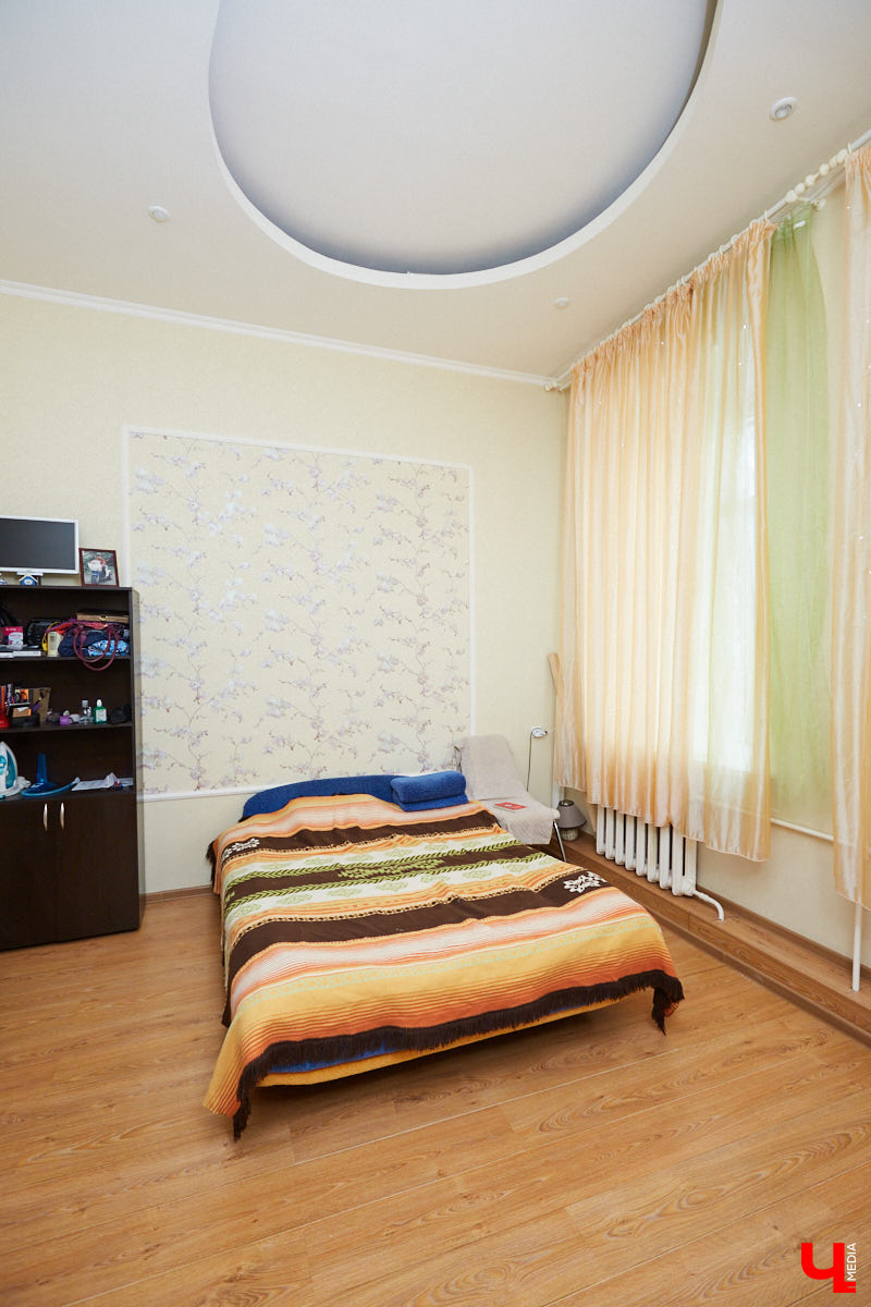 Не знали, что во Владимире есть такие старинные жилые здания? Мы тоже были удивлены, а потому с удовольствием отправились в гости в просторную двухкомнатную квартиру, история которой ведется с 1889 года.