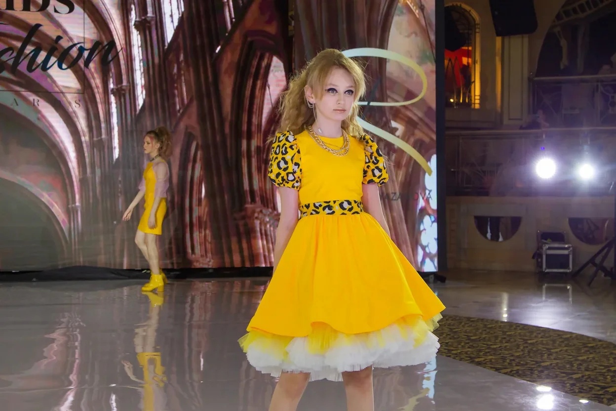 Владимирский дизайнер Наталья Рязанова завоевала победу в номинации «Самая смелая коллекция» на ежегодной национальной премии «KIDS FASHION AWARDS».