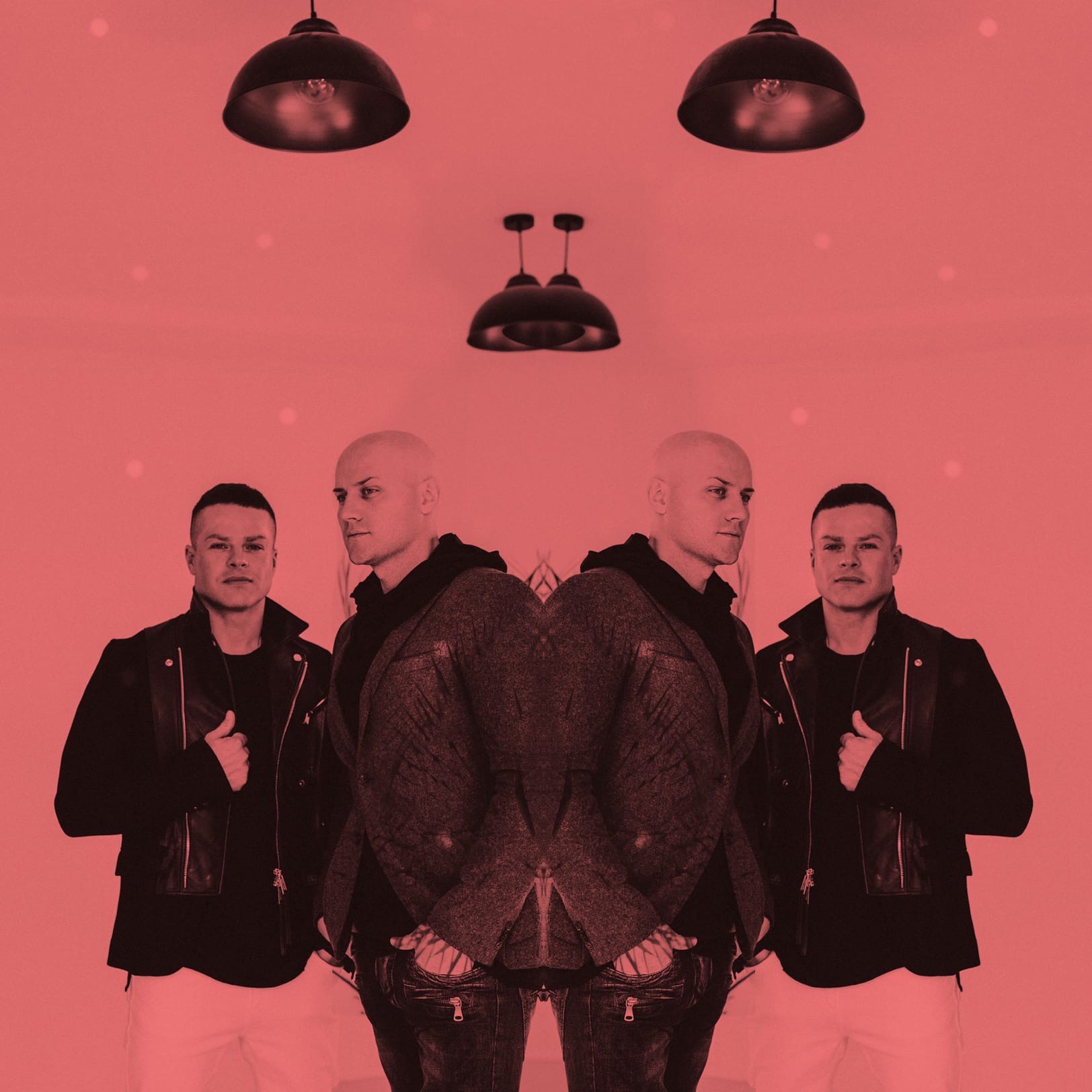 Погружаемся в клубный лаундж с мастером саксофона Ильей Марселем, влюбляемся в мечту «Дома культуры», радуемся взаимности под песню сестер Каратыгиных, после чего падаем в электронику с альбомом Сергея Черемисинова и драм-н-бейсом Андрея Унгера, создающего музыку для проекта «Synthetic Dreams».