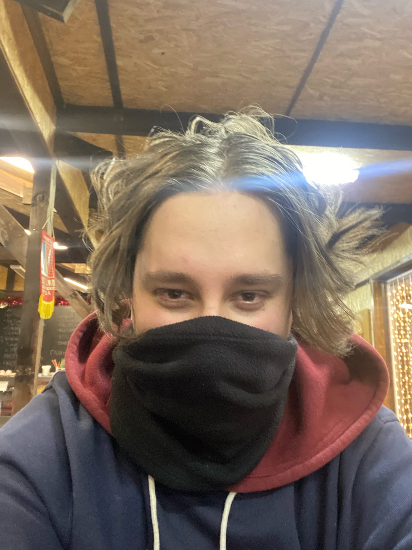 Погружаемся в клубный лаундж с мастером саксофона Ильей Марселем, влюбляемся в мечту «Дома культуры», радуемся взаимности под песню сестер Каратыгиных, после чего падаем в электронику с альбомом Сергея Черемисинова и драм-н-бейсом Андрея Унгера, создающего музыку для проекта «Synthetic Dreams».