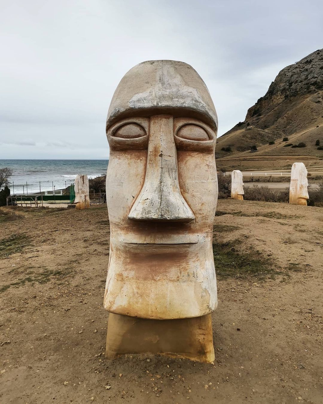 Владимирский программист Артем Грачев два года назад бросил успешную карьеру и отправился в кругосветку. Куда привела его дорога и где он окажется в будущем? Об этом - наше интервью с путешественником.