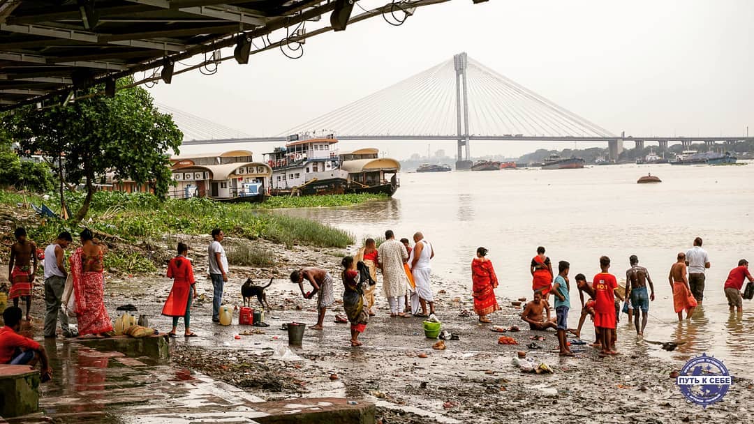 Владимирский программист Артем Грачев два года назад бросил успешную карьеру и отправился в кругосветку. Куда привела его дорога и где он окажется в будущем? Об этом - наше интервью с путешественником.