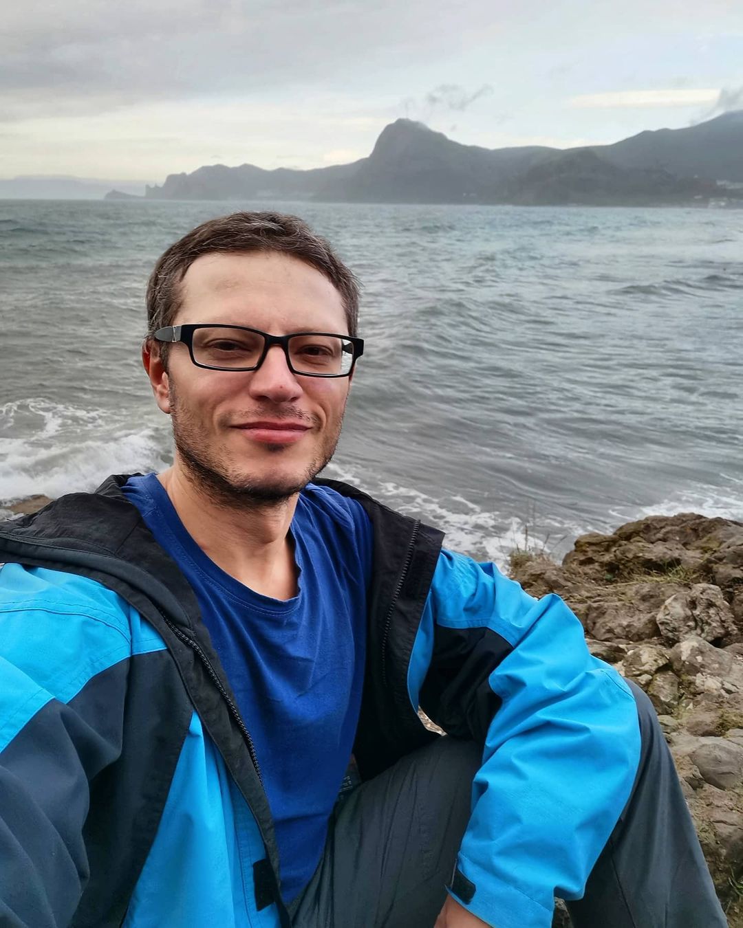 Владимирский программист Артем Грачев два года назад бросил успешную карьеру и отправился в кругосветку. Куда привела его дорога и где он окажется в будущем? Об этом - наше интервью с путешественником.