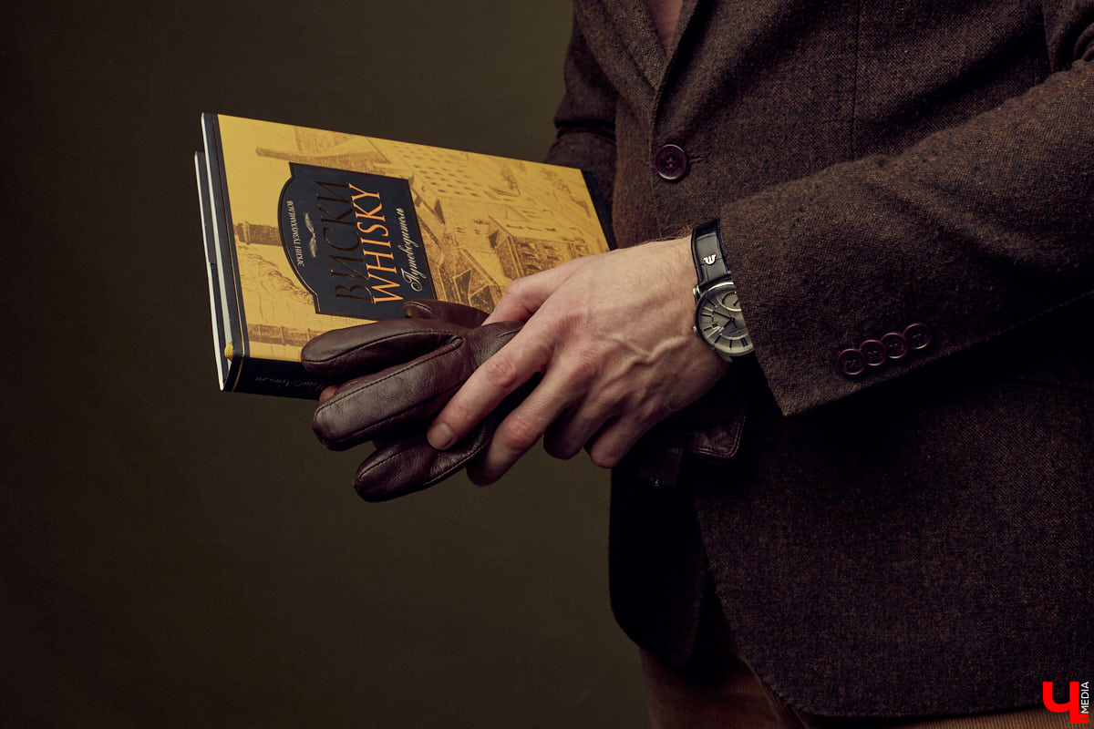 Максим Большаков - истинный современный джентльмен. Предпочитает сдержанность, лаконичность и твидовый casual.